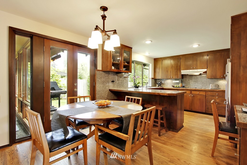 1615 85th Avenue Northeast Clyde Hill, WA 98004 - Photo 7 of 18