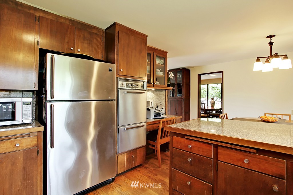 1615 85th Avenue Northeast Clyde Hill, WA 98004 - Photo 9 of 18