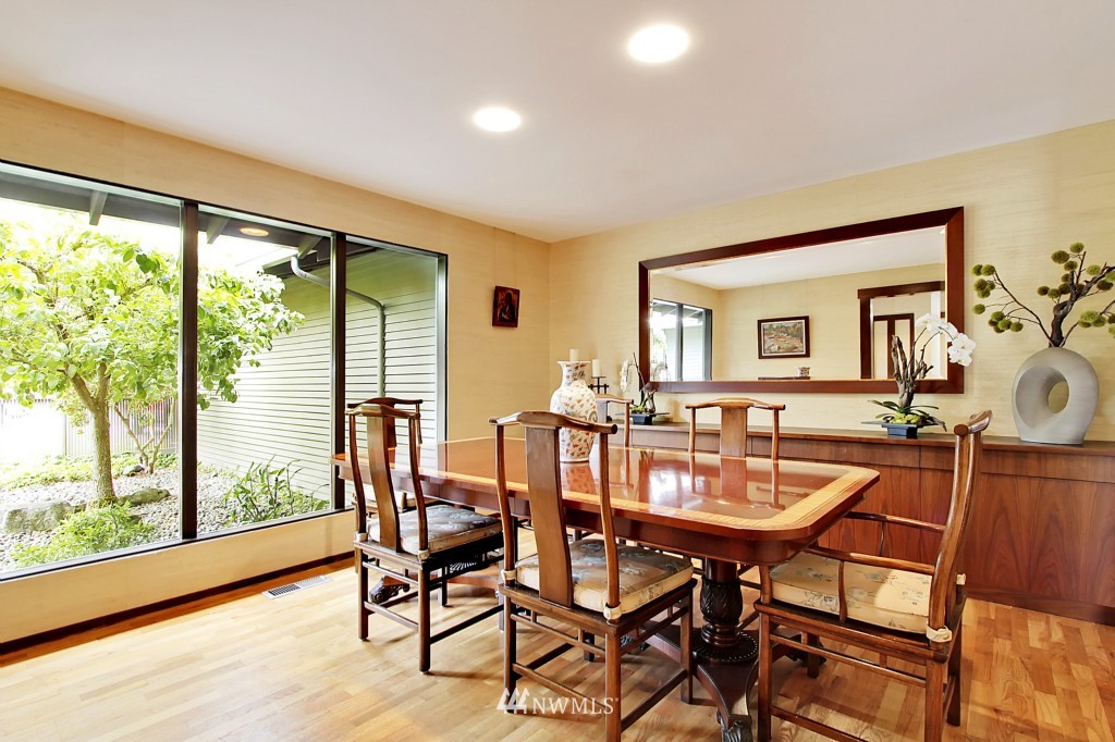 1615 85th Avenue Northeast Clyde Hill, WA 98004 - Photo 10 of 18