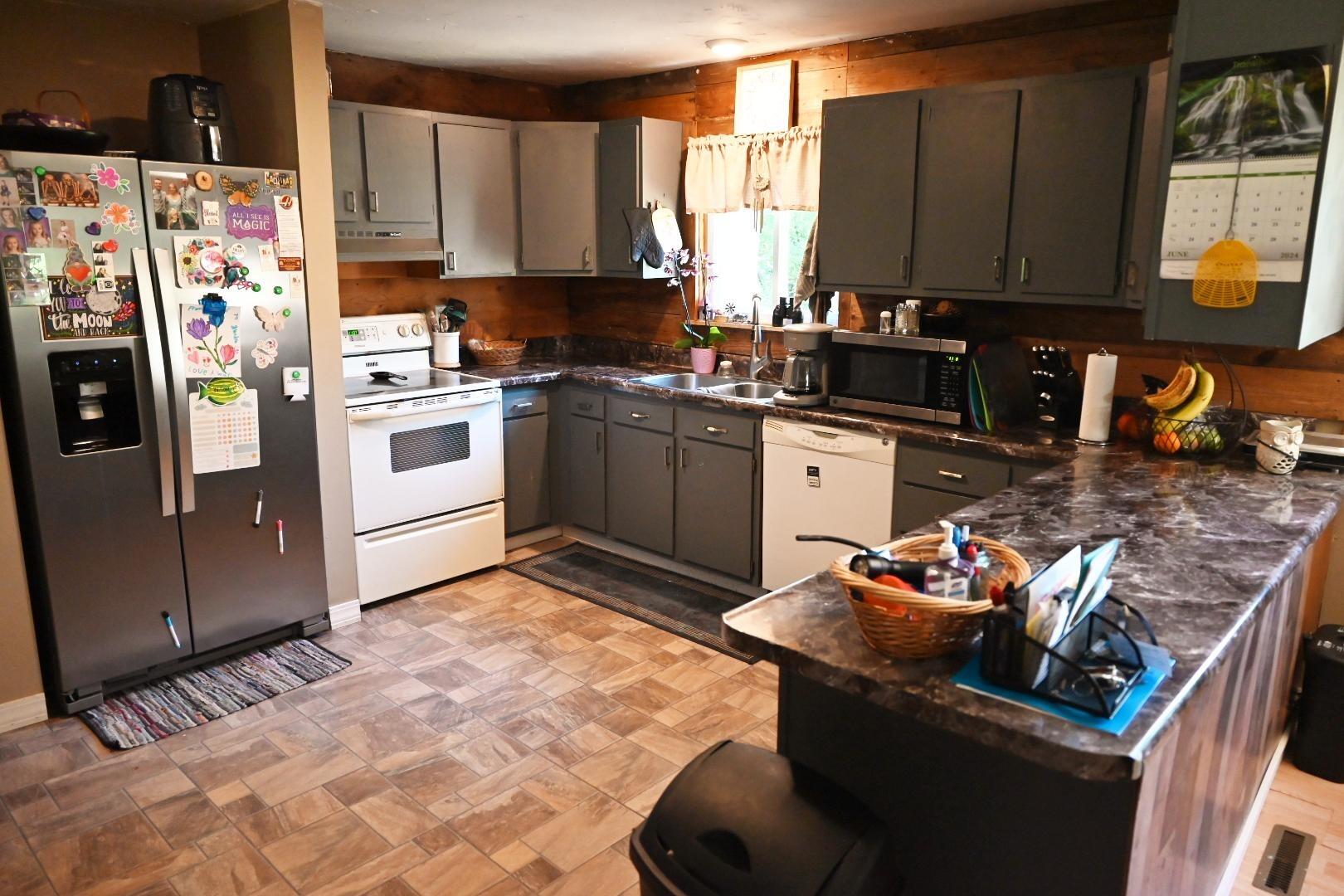 20495 West Cupp Road Elsie, MI 48831 - Photo 8 of 62 kitchen