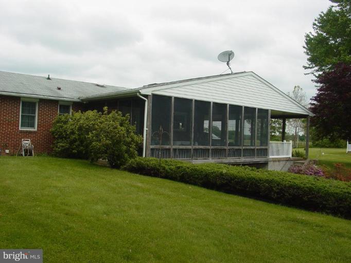 Screened-in Porch