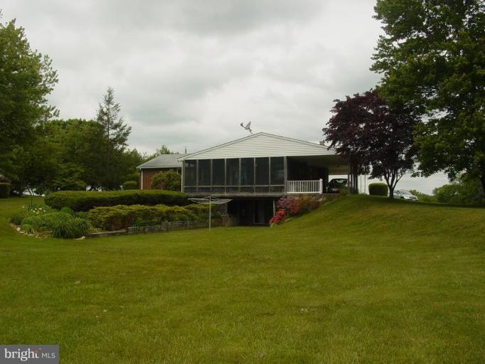 Exterior (Rear)