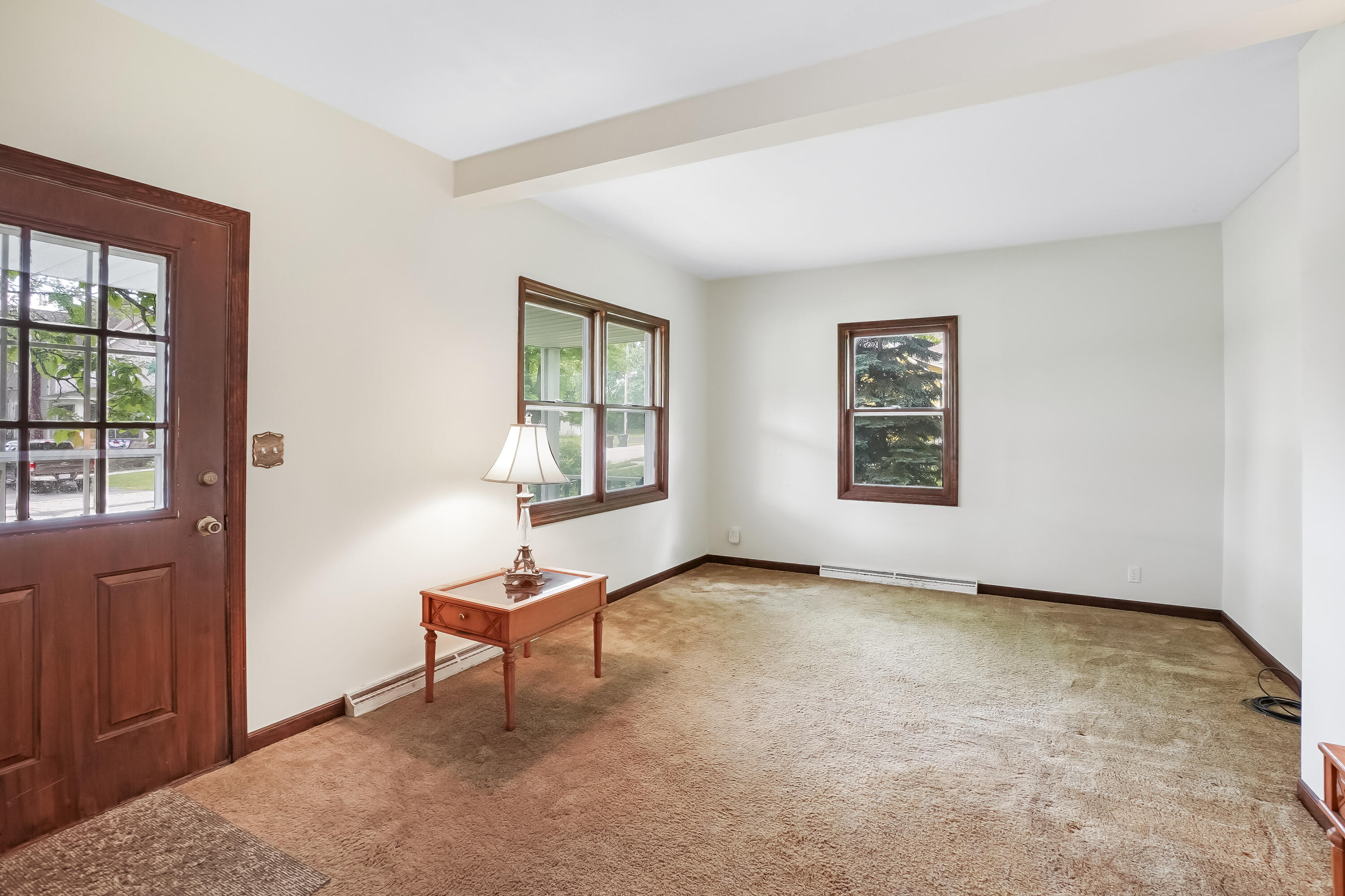224 Plank Road Mukwonago, WI 53149 - Photo 6 of 30 Living Room