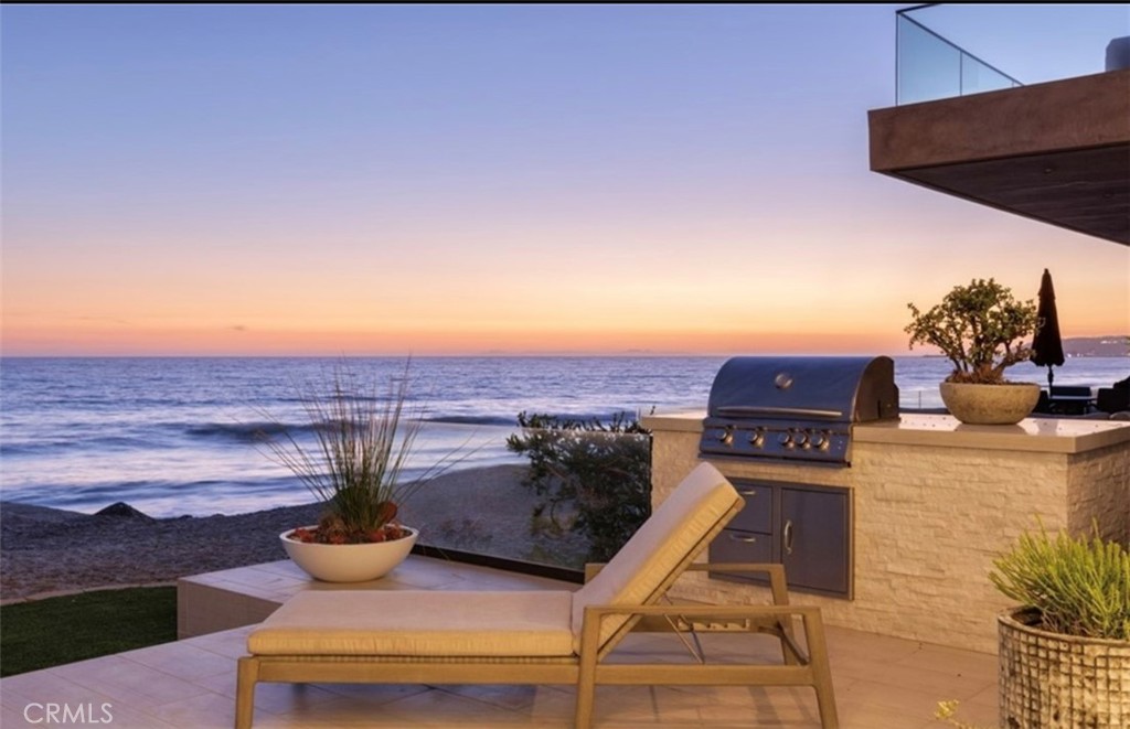 a view of a terrace with sitting area
