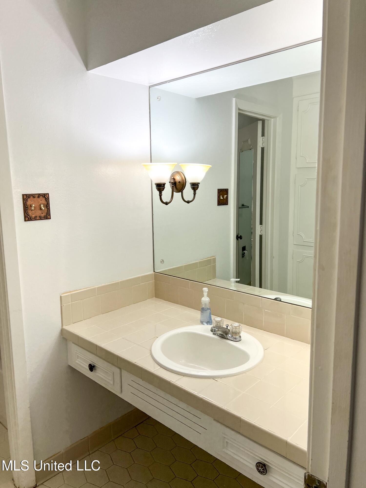 5365 Red Fox Road Jackson, MS 39211 - Photo 13 of 19 IMG_1212