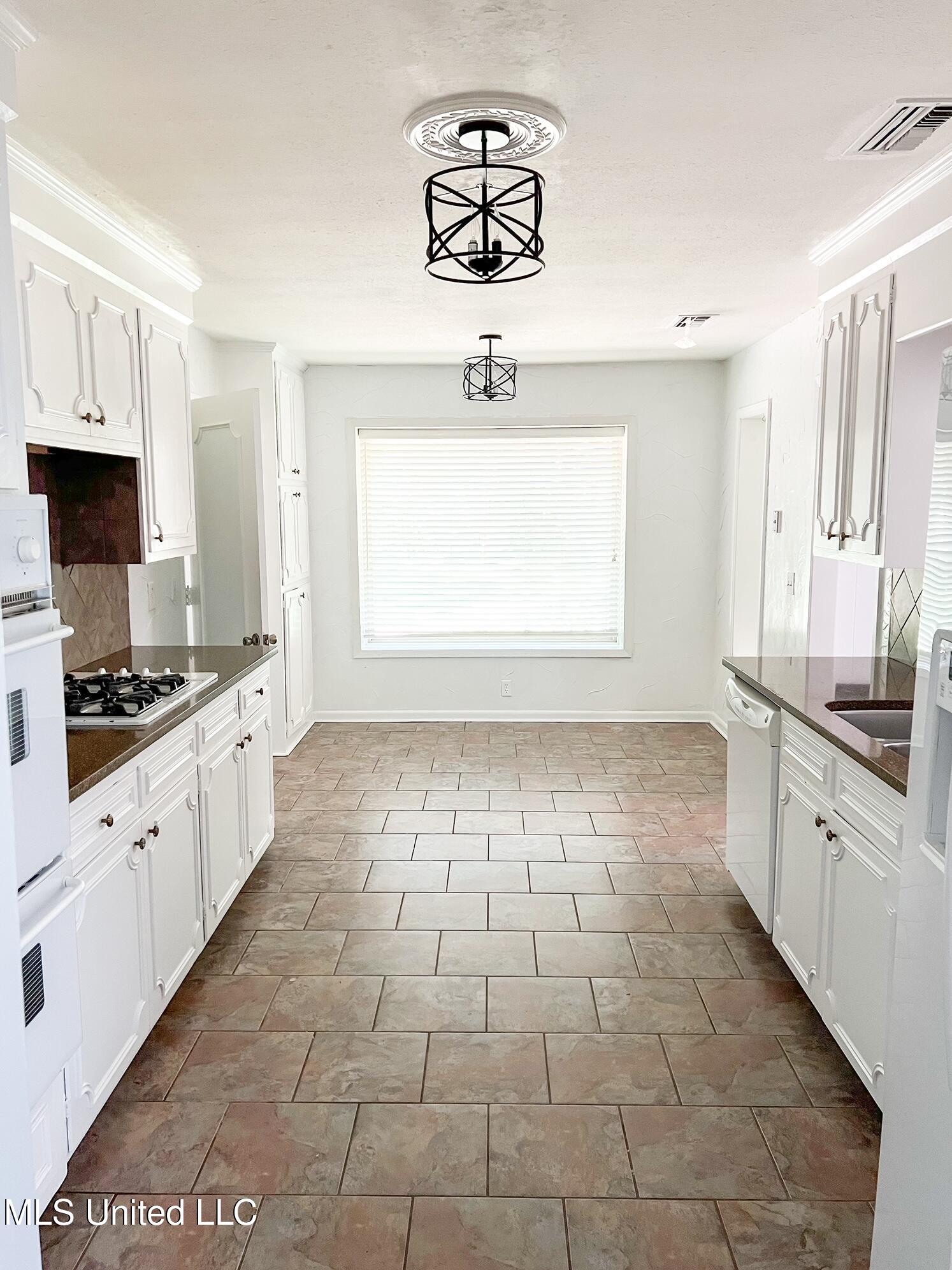 5365 Red Fox Road Jackson, MS 39211 - Photo 7 of 19 IMG_1204