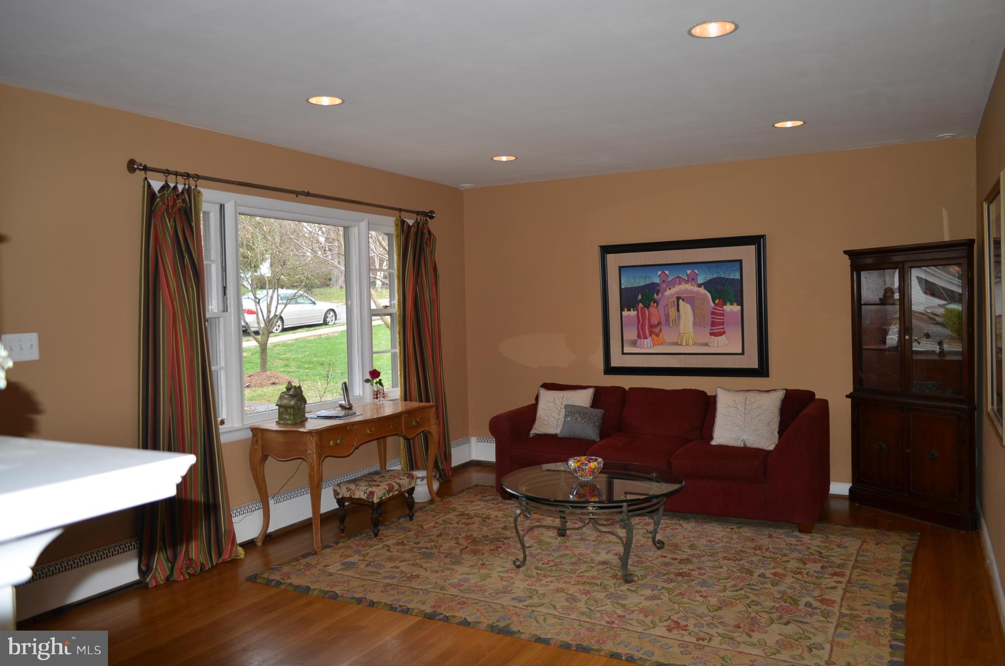 1804 Birch Road McLean, VA 22101 - Photo 4 of 29 Light