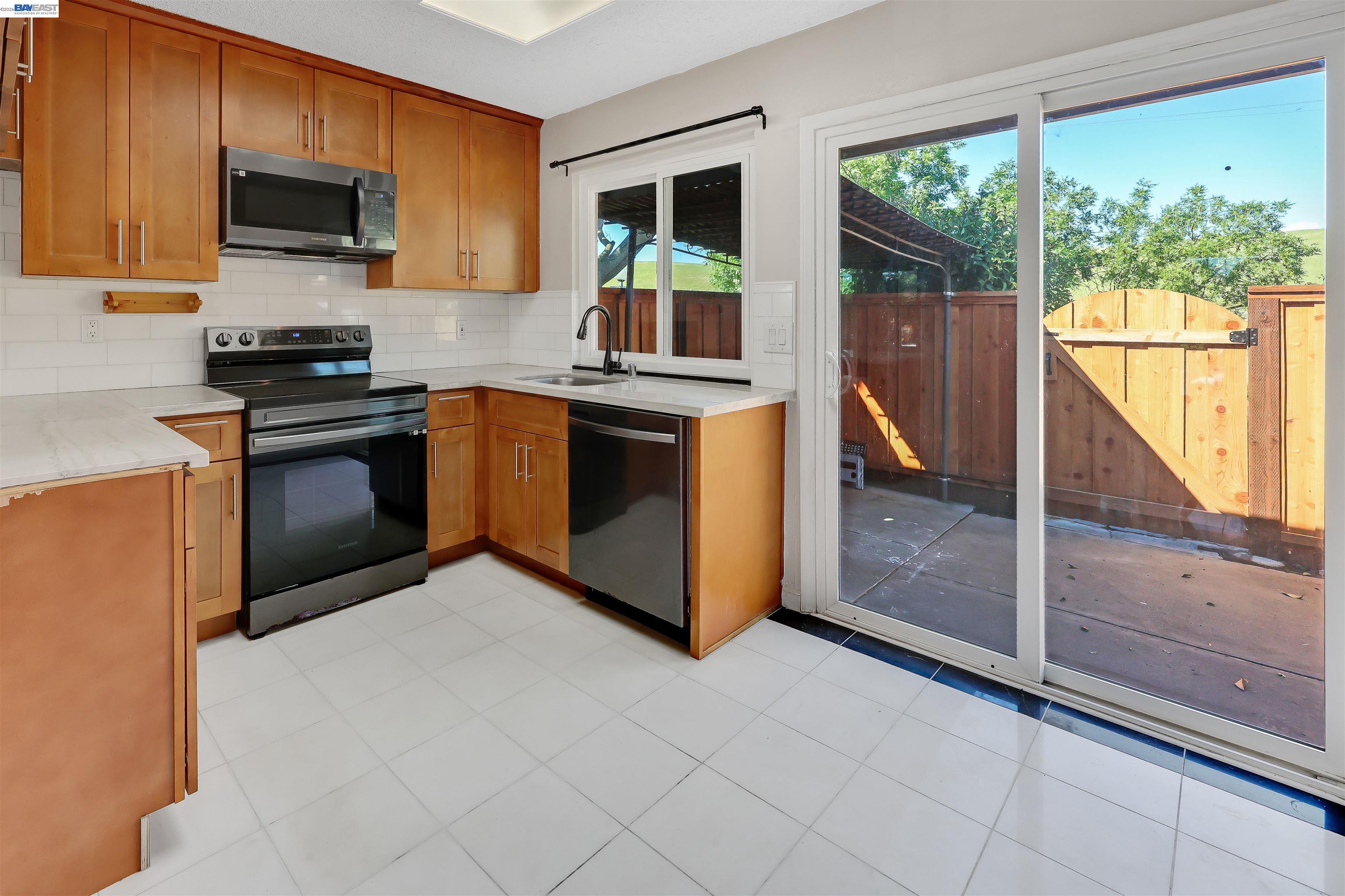 4006 Willow Pass Road, Unit A Concord, CA 94519 - Photo 9 of 33