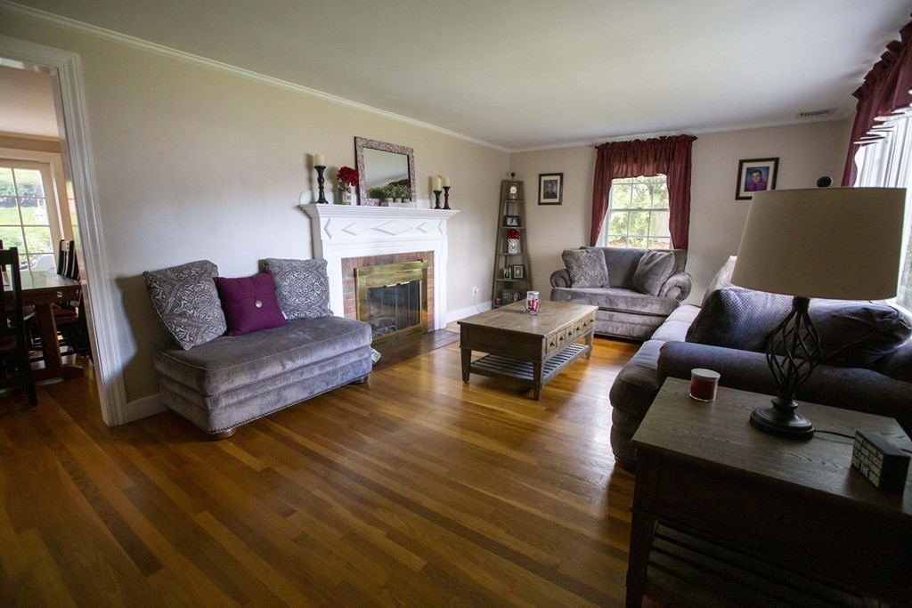 81 Elm Street Wakefield, MA 01880 - Photo 4 of 40
