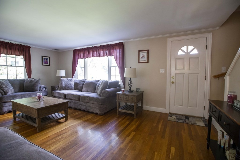 81 Elm Street Wakefield, MA 01880 - Photo 5 of 40