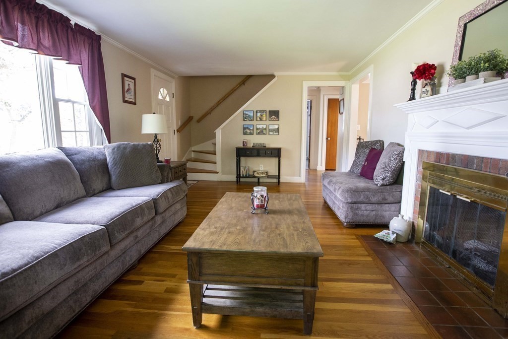 81 Elm Street Wakefield, MA 01880 - Photo 6 of 40