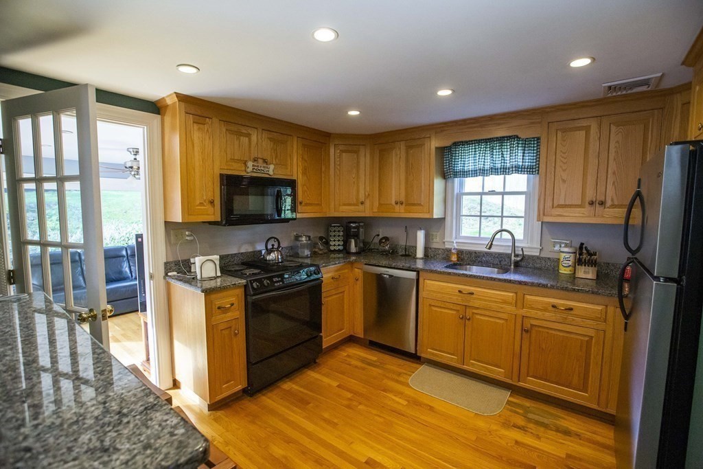 81 Elm Street Wakefield, MA 01880 - Photo 8 of 40
