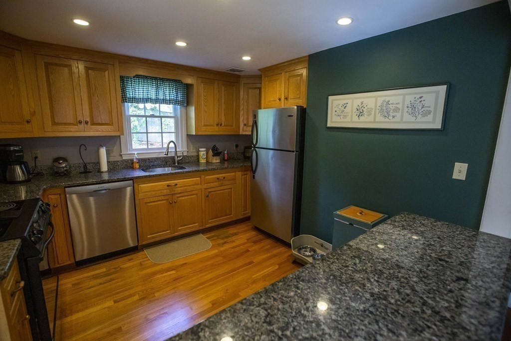 81 Elm Street Wakefield, MA 01880 - Photo 9 of 40