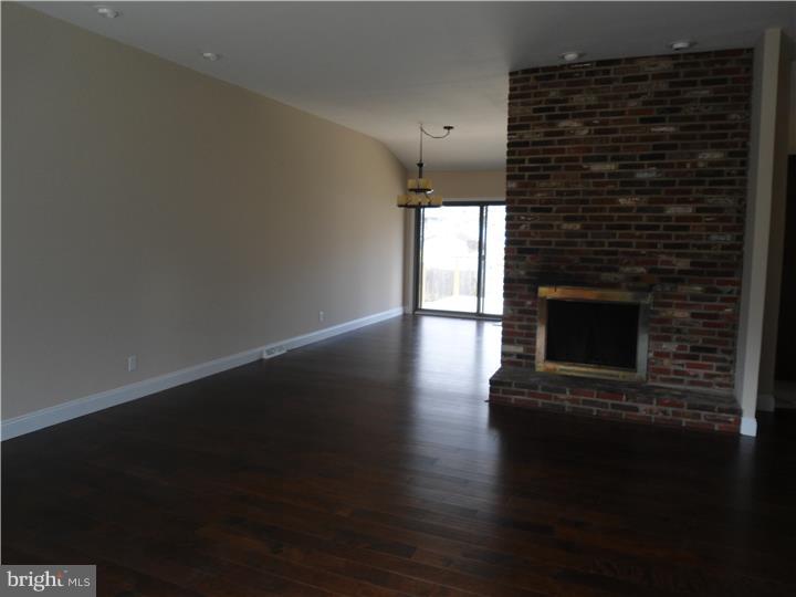 219 Avon Road Cherry Hill, NJ 08034 - Photo 3 of 21