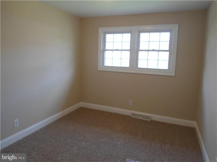 219 Avon Road Cherry Hill, NJ 08034 - Photo 10 of 21
