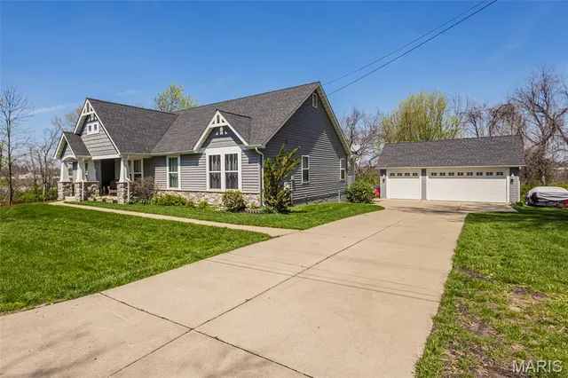 $784,000 | 421 Spears Street, Sunset Hills, MO 63127