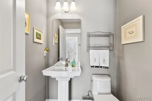 $784,000 | 421 Spears Street, Sunset Hills, MO 63127