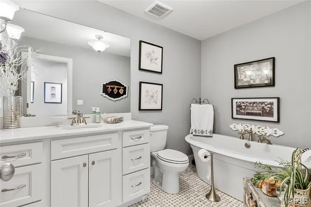 $784,000 | 421 Spears Street, Sunset Hills, MO 63127