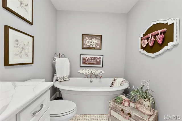 $784,000 | 421 Spears Street, Sunset Hills, MO 63127