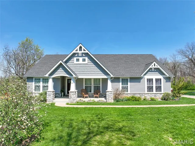 $784,000 | 421 Spears Street, Sunset Hills, MO 63127
