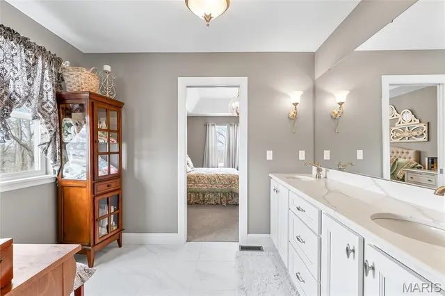 $784,000 | 421 Spears Street, Sunset Hills, MO 63127