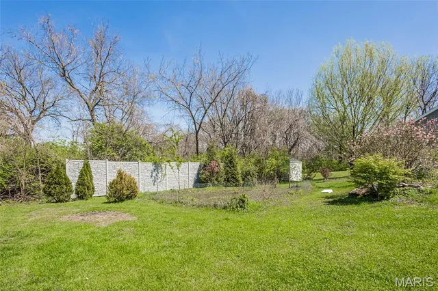 $784,000 | 421 Spears Street, Sunset Hills, MO 63127