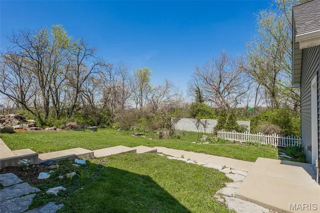 $784,000 | 421 Spears Street, Sunset Hills, MO 63127