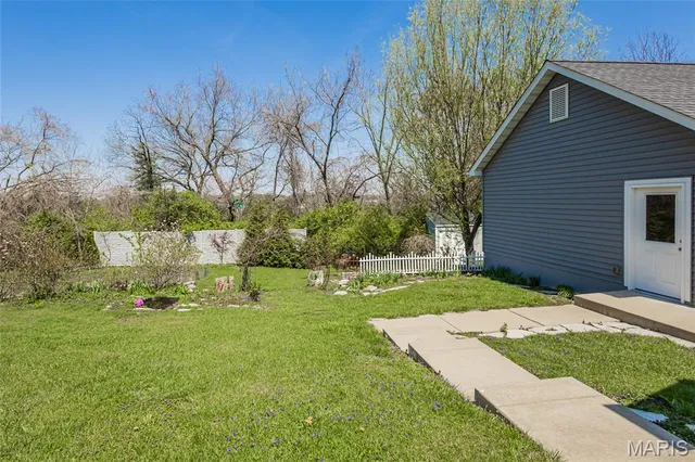 $784,000 | 421 Spears Street, Sunset Hills, MO 63127