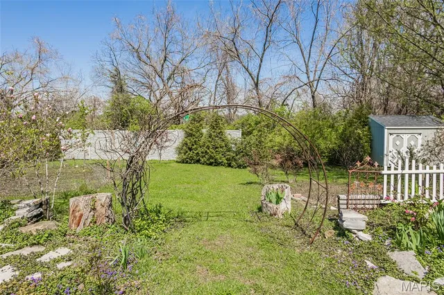 $784,000 | 421 Spears Street, Sunset Hills, MO 63127