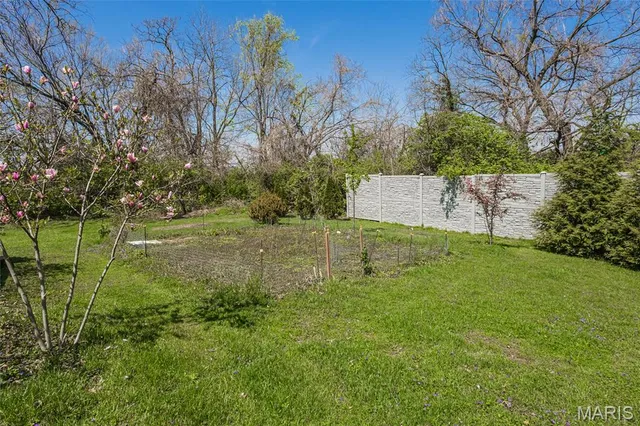 $784,000 | 421 Spears Street, Sunset Hills, MO 63127