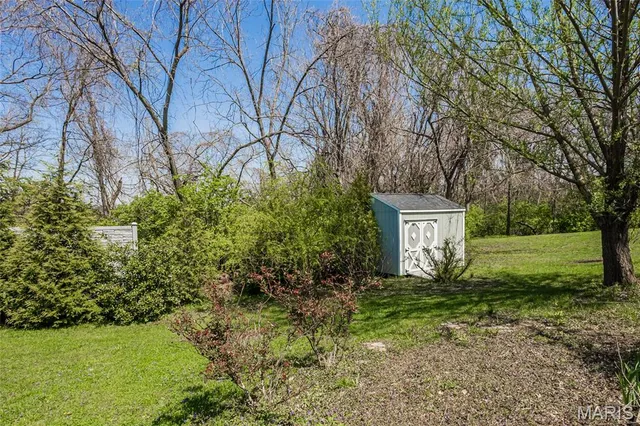 $784,000 | 421 Spears Street, Sunset Hills, MO 63127