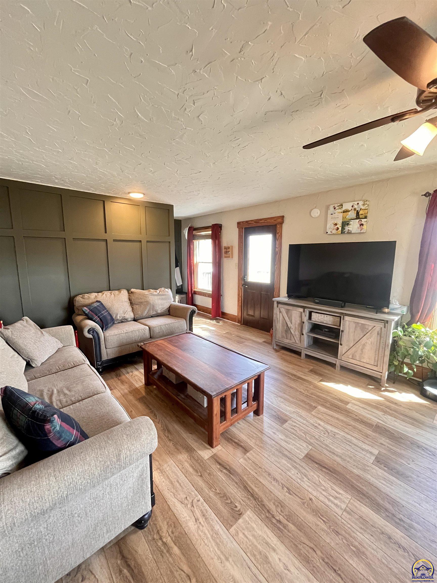 133 East 3rd Street Allen, KS 66833 - Photo 2 of 38