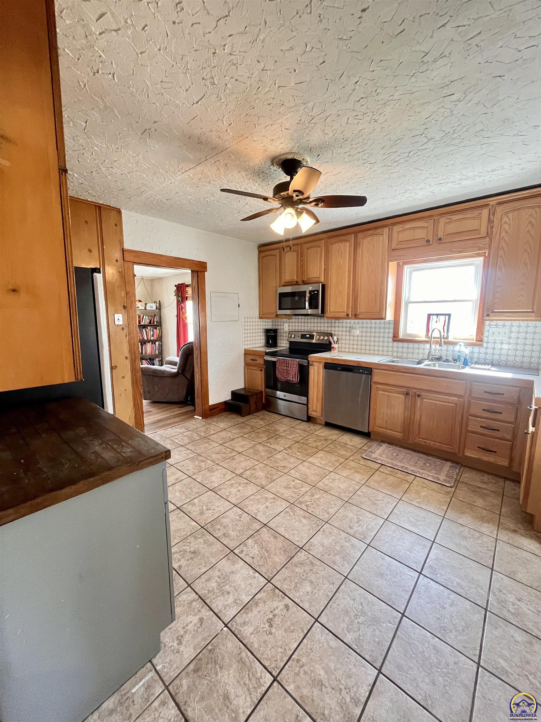 133 East 3rd Street Allen, KS 66833 - Photo 5 of 38