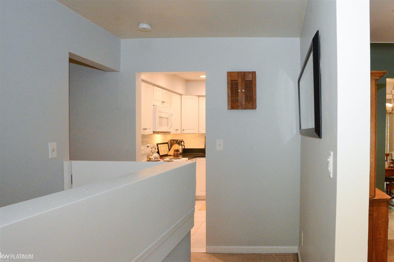 2650 Mohawk Lane Rochester, MI 48306 - Photo 10 of 35 31330648-9.JPG