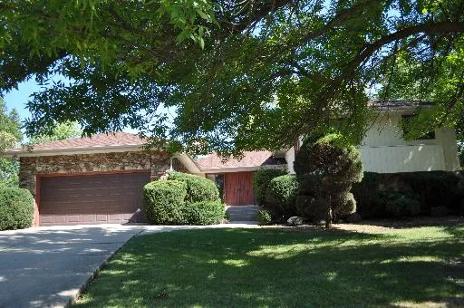 $4,200 | 1800 Montgomery Court, Deerfield, IL 60015