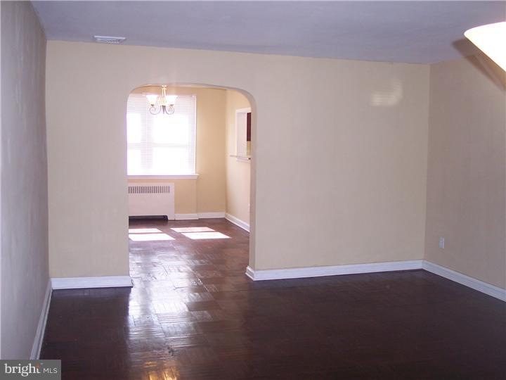 632 Briarcliff Road Upper Darby, PA 19082 - Photo 3 of 11 Living Room