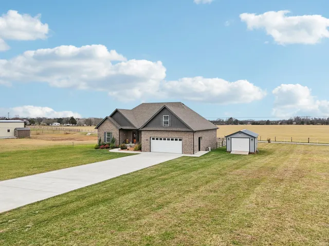 $530,000 | 163 Honeybee Drive, Unionville, TN 37180