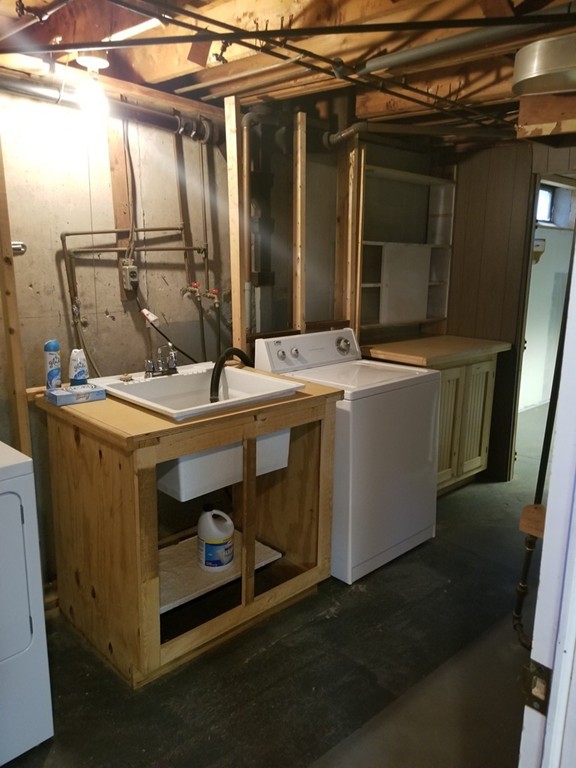 111 Mary Coburn Road Springfield, MA 01129 - Photo 13 of 16