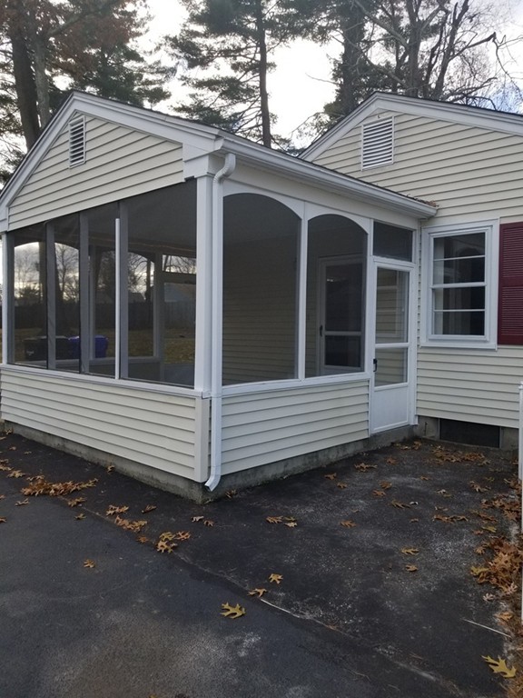 111 Mary Coburn Road Springfield, MA 01129 - Photo 3 of 16