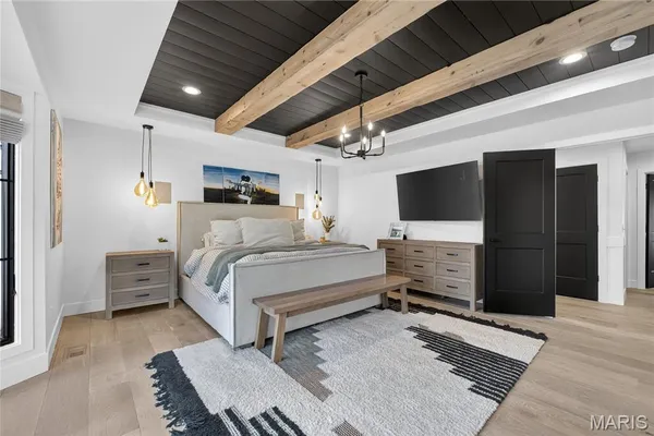 $2,000,000 | 350 Birkhead Road, Winfield, MO 63389