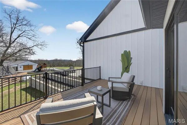 $2,000,000 | 350 Birkhead Road, Winfield, MO 63389