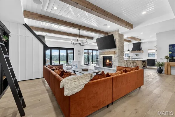 $2,000,000 | 350 Birkhead Road, Winfield, MO 63389