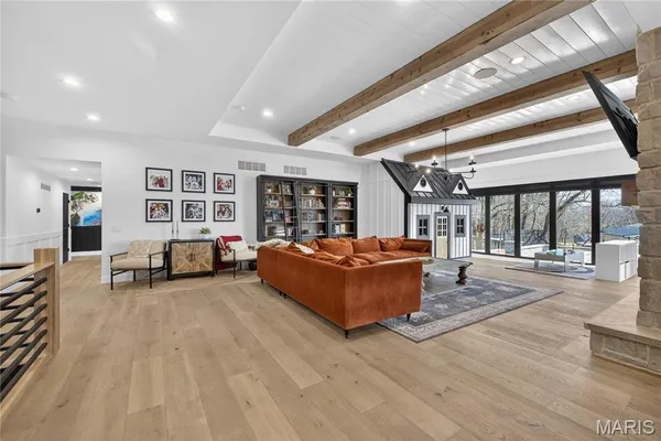 $2,000,000 | 350 Birkhead Road, Winfield, MO 63389