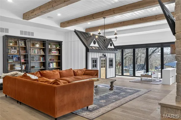 $2,000,000 | 350 Birkhead Road, Winfield, MO 63389