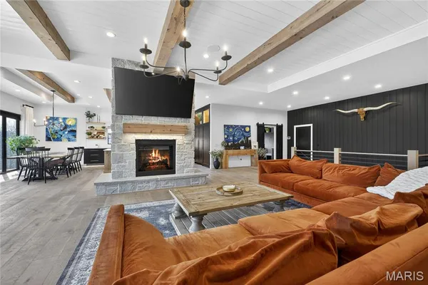 $2,000,000 | 350 Birkhead Road, Winfield, MO 63389