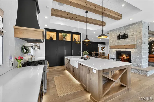 $2,000,000 | 350 Birkhead Road, Winfield, MO 63389