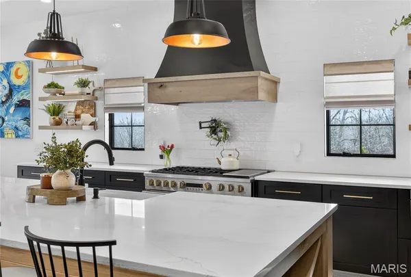 $2,000,000 | 350 Birkhead Road, Winfield, MO 63389