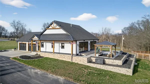 $2,000,000 | 350 Birkhead Road, Winfield, MO 63389