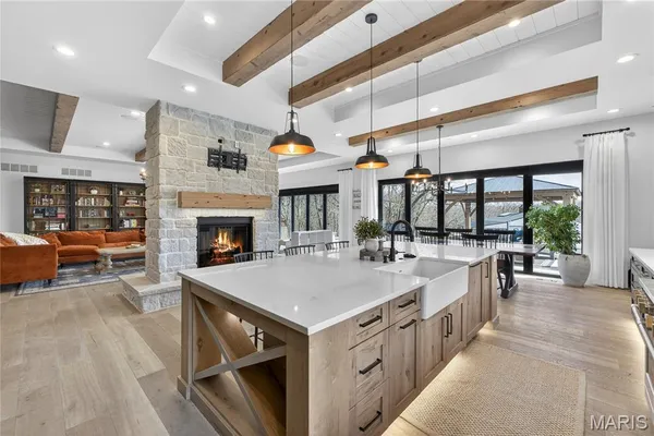 $2,000,000 | 350 Birkhead Road, Winfield, MO 63389