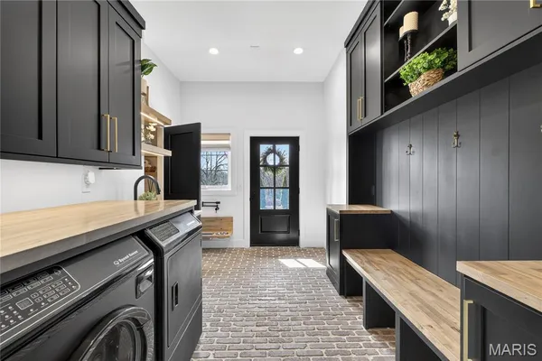 $2,000,000 | 350 Birkhead Road, Winfield, MO 63389